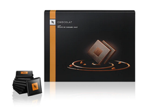 Load image into Gallery viewer, Milk Chocolate squares with salted caramel pieces (40 pieces)